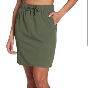 XL Calia by Carrie Underwood anywhere mid rise woven skirt